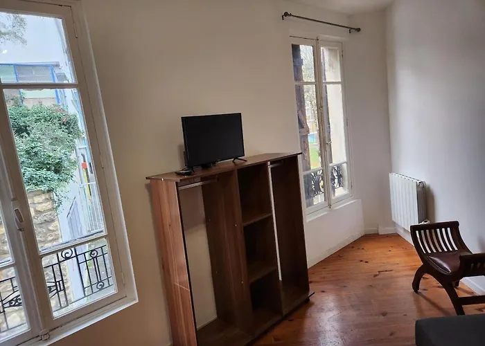 Agreable Et Vaste A 350 M De Paris * Жантийи